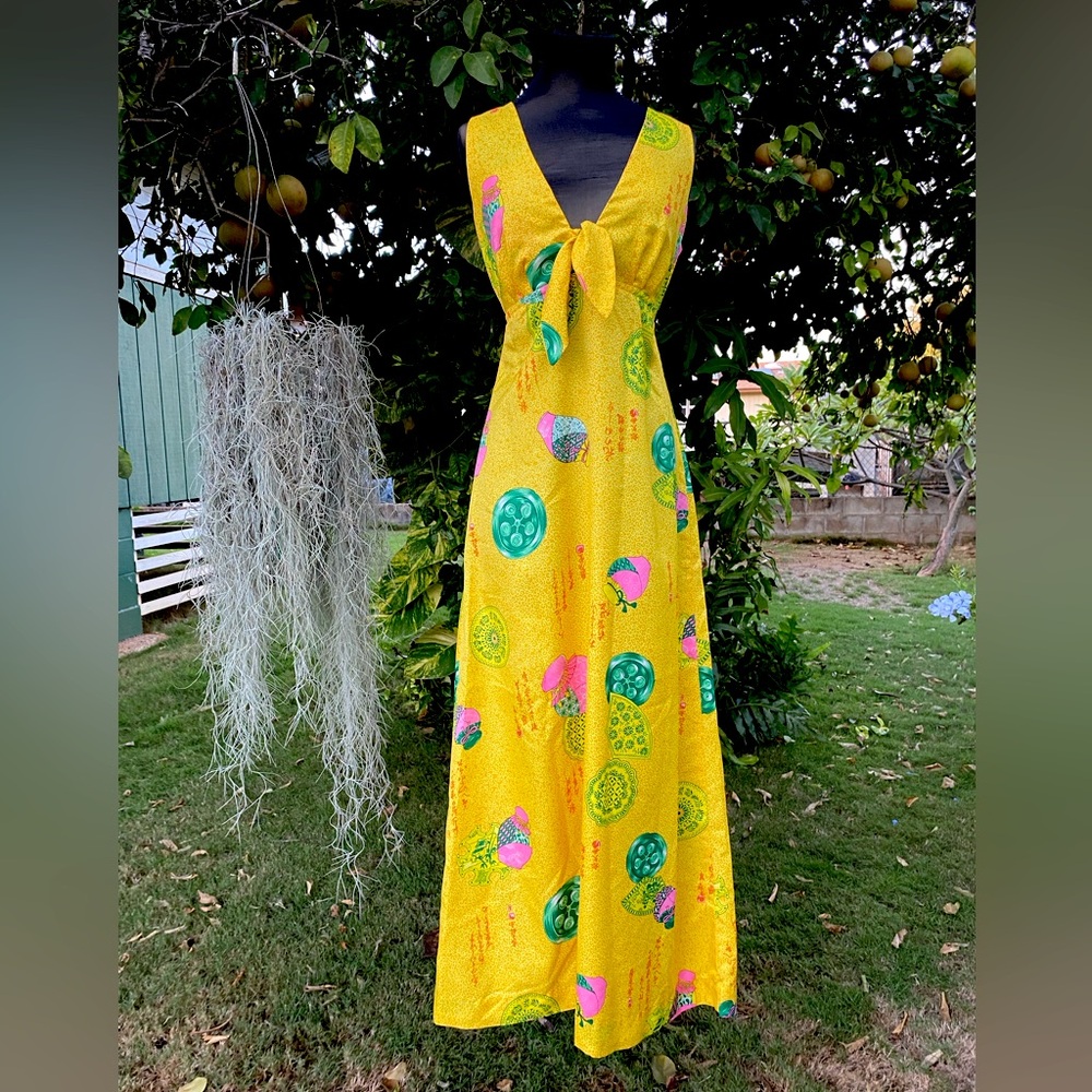 Vintage 1970s Asian Novelty print dress by Nova Honolulu Hawaiian